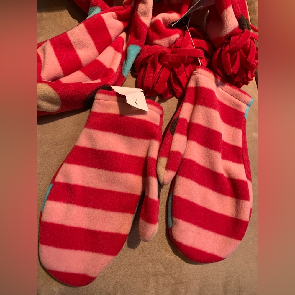 NWT!! GAP Kids Reversible 🧣 Scarf and Mitten Set Size L
3 for $15 with 💕 - Picture 4 of 7